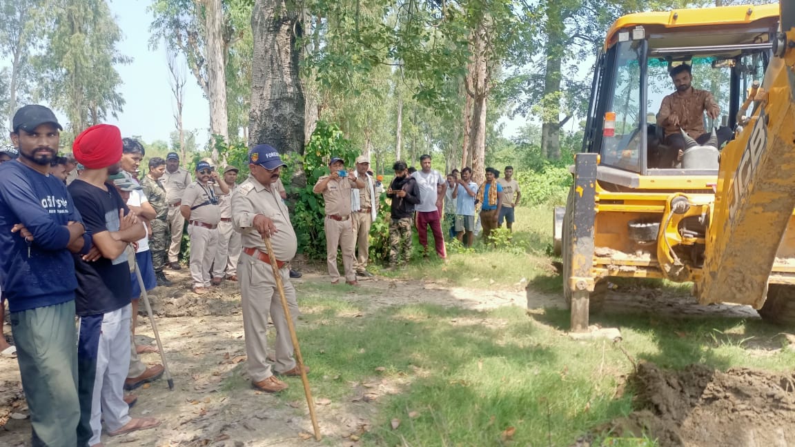 दक्षिणी जसपुर रेंज के अन्तर्गत दुर्गापुर बीट नवलपुर ब्लॉक में चिन्हित कर अतिक्रमण हटाया गया।