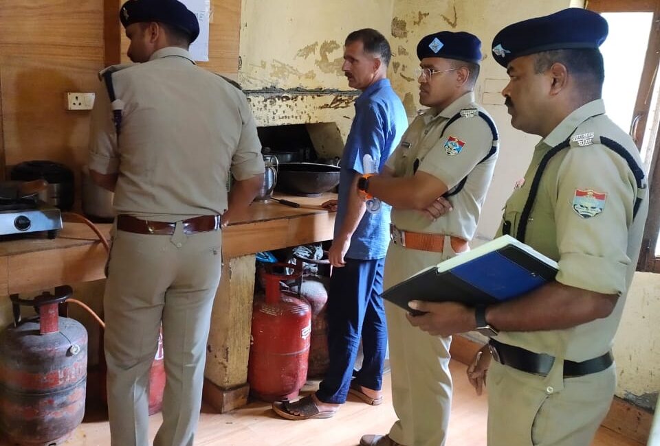 "क्षेत्राधिकारी सुमित पांडेय ने भीमताल थाने का अर्द्धवार्षिक निरीक्षण किया"