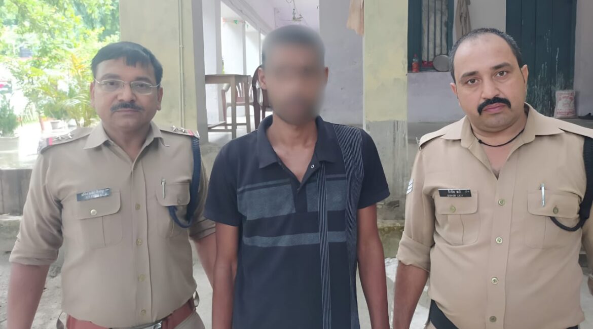 पुलिस ने एप्लीमैक्स एप के जरिए लाखों की ठगी करने वाले अंतर्राजीय साइबर ठग को किया गिरफ्तार।