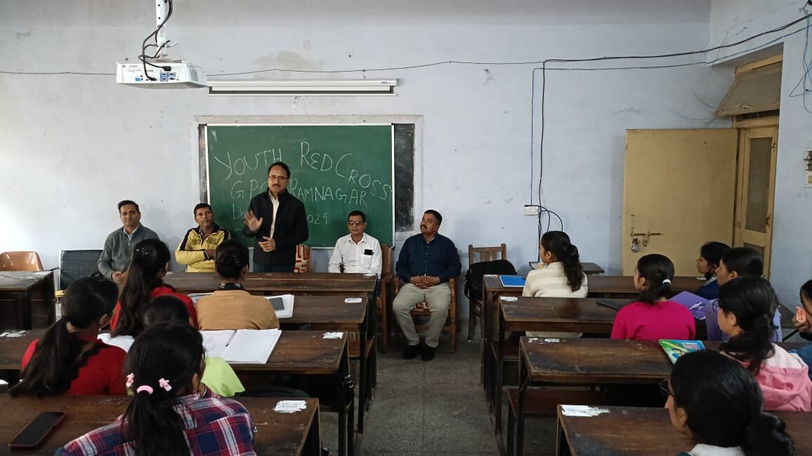 "पीएनजी कॉलेज में रेडक्रॉस समिति का जागरूकता कार्यक्रम: विद्यार्थियों को जीवन रक्षक तकनीकों और समाज सेवा के महत्व से किया अवगत"