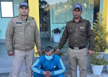 एसएसपी नैनीताल के निर्देश पर नैनीताल पुलिस का अवैध गतिविधियों पर वार, अवैध लीसे की तस्करी कर रहे एक तस्कर को भीमताल पुलिस ने किया गिरफ्तार, ट्रक से 414 टिन लीसा बरामद।