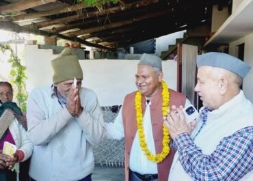 पूर्व विधायक रणजीत रावत के साथ भुवन पाण्डेय का जनसम्पर्क, बढ़ा कांग्रेस का प्रभाव।