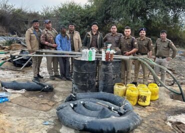 रामनगर पुलिस की बड़ी कार्रवाई: 400 लीटर कच्ची शराब और उपकरणों के साथ आरोपी गिरफ्तार।