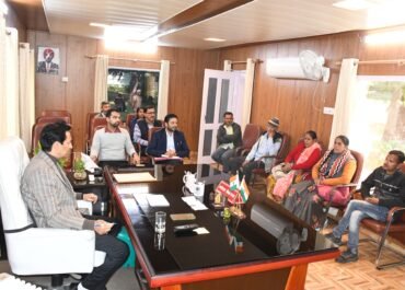हल्द्वानी में आयुक्त/सचिव मा. मुख्यमंत्री दीपक रावत द्वारा जनसुनवाई, विभिन्न शिकायतों का समाधान।