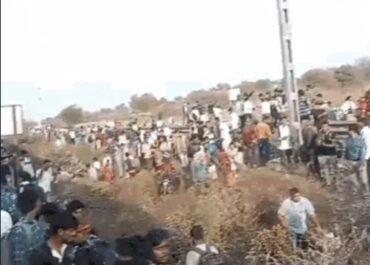 पुष्पक एक्सप्रेस हादसा: चेन पुलिंग के बाद ट्रैक पर कूदे यात्री, कई की मौत