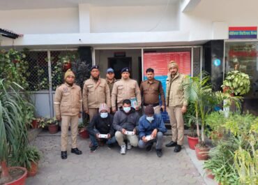 *चलती बस में सिलसिलेवार चोरी की घटना का एसपी सिटी ने किया खुलासा** बैग काटकर सोने चांदी के आभूषण चोरी करने वाले 03 शातिर चोरों को नैनीताल पुलिस/एसओजी ने किया गिरफ्तार*