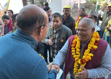 नगरपालिका अध्यक्ष प्रत्याशी भुवन चंद्र पाण्डेय नें चोरपानी, मानिला विहार, फ्रेंड्स कॉलोनी, गौजानी, ऊट पड़ाव मे जनसम्पर्क कर जनता से वोट की अपील की।