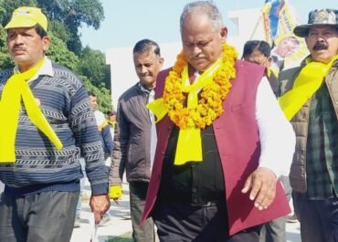 नगरपालिका अध्यक्ष भुवन चंद्र पाण्डेय के समर्थन में विभिन्न क्षेत्र में घर-घर जाकर आज जनसम्पर्क कर बांग्ला पर मोहर लगाकर वोट की।