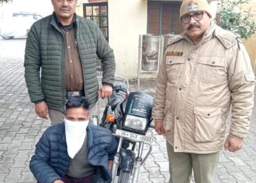 लालकुआं पुलिस की तेज कार्रवाई: 12 घंटे में मोटरसाइकिल चोर गिरफ्तार।