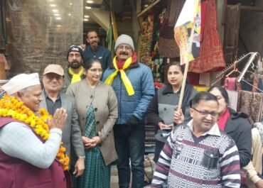 “भुवन पाण्डेय ने किया जनसंपर्क, विपक्ष पर भाईचारा तोड़ने का आरोप”