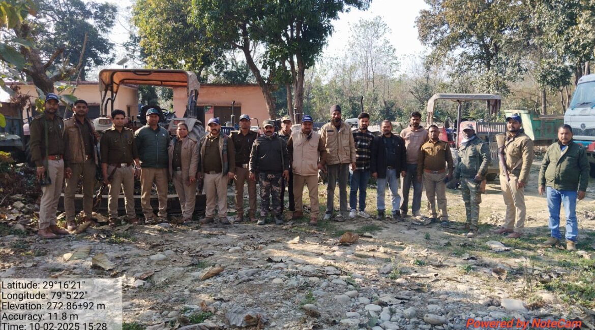 तराई पश्चिमी वन प्रभाग की संयुक्त टीम ने अवैध खनन पर की कार्रवाई, दो ट्रैक्टर जब्त।