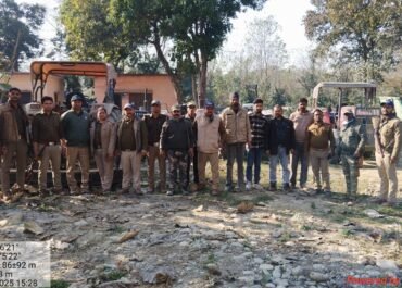 तराई पश्चिमी वन प्रभाग की संयुक्त टीम ने अवैध खनन पर की कार्रवाई, दो ट्रैक्टर जब्त।