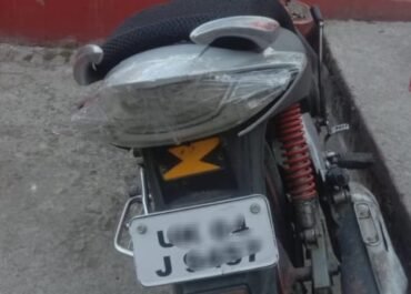 सड़क सुरक्षा, जीवन रक्षा: नाबालिगों के वाहन चलाने पर SSP नैनीताल की सख्ती, नाबालिग को वाहन देने पर FIR, तल्लीताल पुलिस की कार्रवाई।