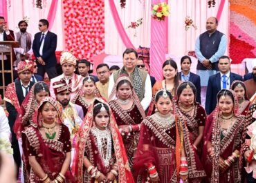 महाशिवरात्रि पर खटीमा में सामूहिक विवाह समारोह, मुख्यमंत्री ने नवदम्पतियों को दिया आशीर्वाद।