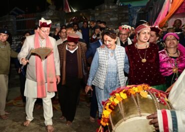 मुख्यमंत्री पुष्कर सिंह धामी ने महासू मंदिर में लोक संस्कृति का किया अवलोकन