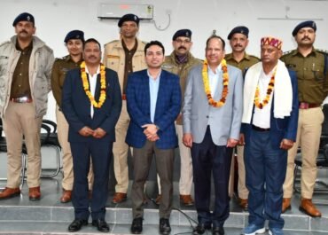सेवानिवृत्त पुलिस अधिकारियों का सम्मान, एसएसपी नैनीताल ने दी भावभीनी विदाई।