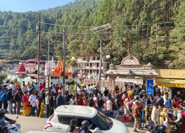 SSP नैनीताल प्रहलाद नारायण मीणा के निर्देशन में कैंची धाम यात्रियों के लिए विशेष यातायात व्यवस्था, शटल सेवा से दर्शन हुए सुगम, अवैध पार्किंग पर सख्त कार्रवाई।