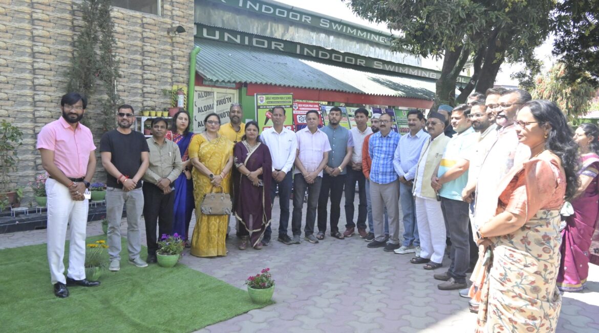 ग्रेट मिशन पब्लिक स्कूल में भव्य कार्यक्रम: सामाजिक जागरूकता वाहन का उद्घाटन एवं मेधावी विद्यार्थियों का सम्मान।