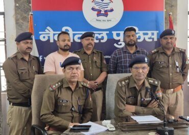 हल्द्वानी में चोरियों का खुलासा, शातिर चोर गिरफ्तार, लाखों के जेवरात और दो स्कूटी बरामद।