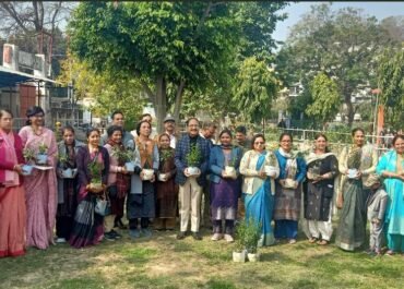 महिला दिवस पर रामनगर महाविद्यालय में मातृशक्ति ने किया पौधारोपण।