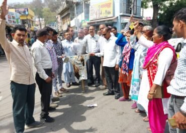 आशुतोष नेगी, आशीष नेगी की बिना शर्त रिहाई की मांग, उत्तराखंड सरकार का पुतला दहन।