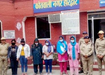 रेलवे स्टेशन के बाहर बढ़ती वेश्यावृत्ति: पुलिस की बड़ी कार्रवाई, छह गिरफ्तार।