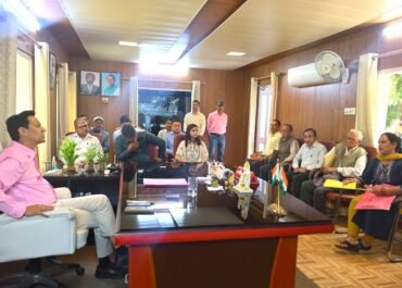 आयुक्त/सचिव मा0 मुख्यमंत्री दीपक रावत ने जनसुनवाई में विभिन्न मामलों का समाधान किया।