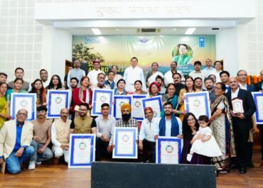 मुख्यमंत्री ने 16 एसडीजी एचीवर्स को किया सम्मानित।