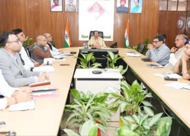 मुख्य सचिव श्रीमती राधा रतूड़ी ने आपदा प्रबंधन विभाग की बैठक ली।
