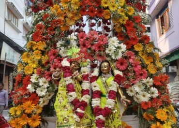 रंगभरी एकादशी पर निकला राधा-कृष्ण जी का भव्य डोला।