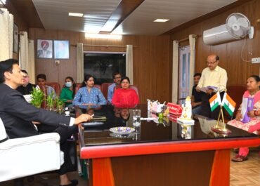 आयुक्त दीपक रावत ने सुनी जनता की समस्याएं, मौके पर दिए समाधान के निर्देश।