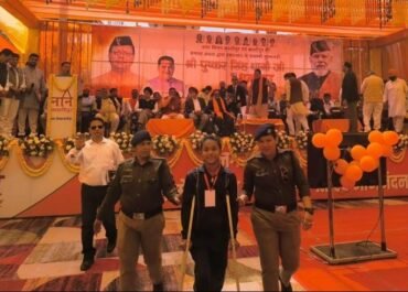 मुख्यमंत्री पुष्कर सिंह धामी ने की दिव्यांग बच्चों की प्रतिभा की सराहना, समाज में समावेशी सोच को बढ़ावा देने का आह्वान।