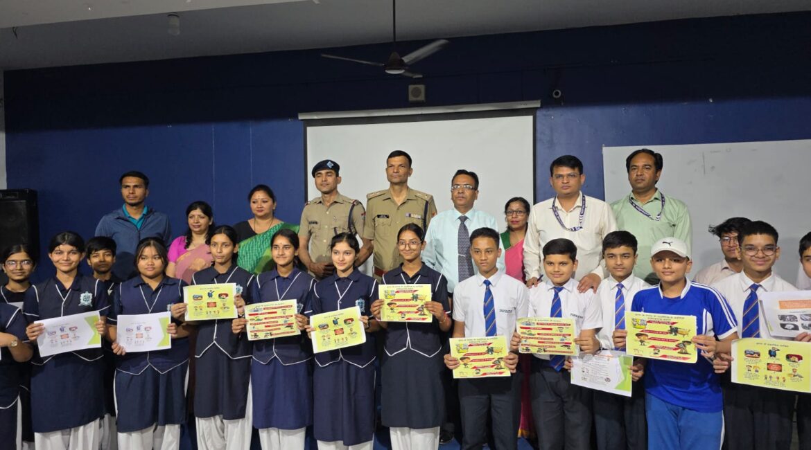 “ड्रग्स फ्री देवभूमि मिशन” के तहत नैनीताल पुलिस का जागरूकता अभियान जारी, एसपी सिटी हल्द्वानी ने छात्रों को नशे से दूर रहने का दिया संदेश।