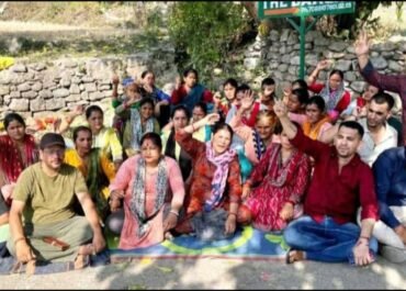 शराब की दुकान खोलने के विरोध में महिलाओं का धरना जारी, इंकलाबी मज़दूर केंद्र समेत कई संगठनों का समर्थन।