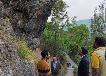 कृष्णापुर रॉक और बलिया नाले का उपजिलाधिकारी ने किया स्थलीय निरीक्षण, कार्य शीघ्र पूर्ण करने के निर्देश।