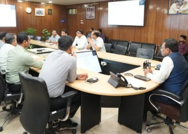 रिस्पना-बिंदाल एलिवेटेड रोड व हरिद्वार-नगीना राजमार्ग निर्माण में तेजी लाने के निर्देश।