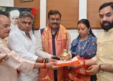 मुख्य सचिव ने हरिद्वार में की कुंभ 2027 और चारधाम यात्रा की तैयारियों की समीक्षा।