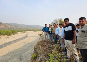 चोरगलिया क्षेत्र में प्रशासन अलर्ट: संभावित बाढ़ खतरे को देखते हुए अधिकारियों ने किया स्थलीय निरीक्षण।
