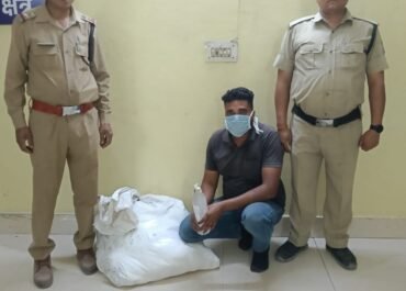नैनीताल पुलिस का नशे पर वार जारी: चोरगलिया में 210 पाउच कच्ची शराब के साथ एक गिरफ्तार।