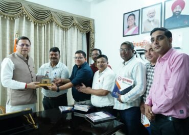 मुख्यमंत्री ने उत्तरांचल प्रेस क्लब की स्मारिका ‘गुलदस्ता’ का किया विमोचन।