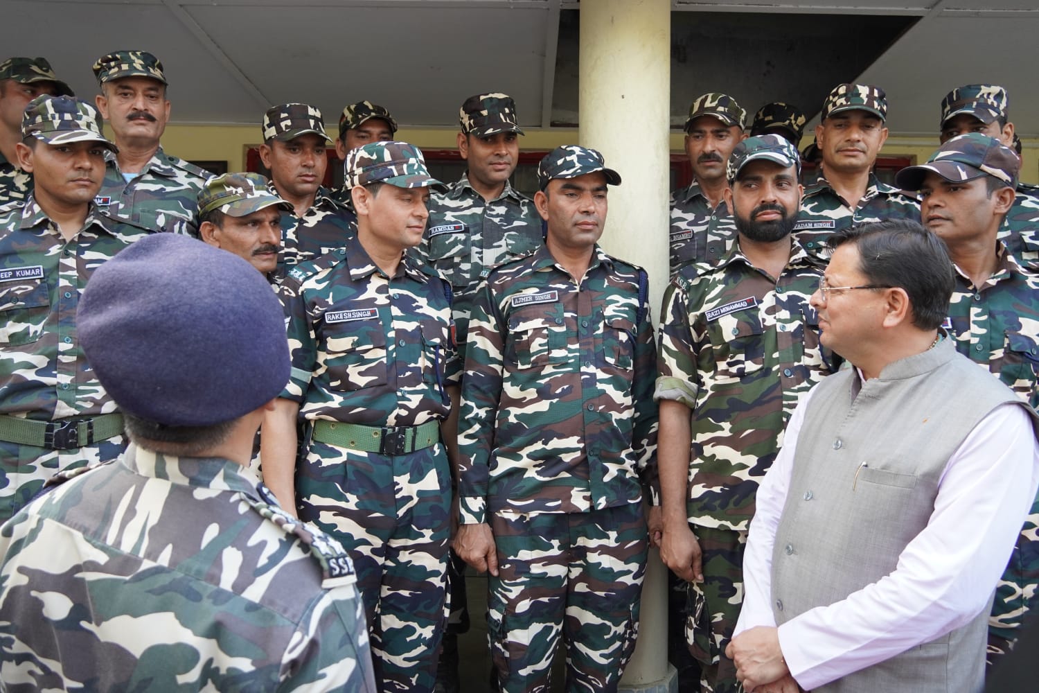 भारत-नेपाल सीमा पर सुरक्षा का जायज़ा, मुख्यमंत्री ने जवानों का बढ़ाया मनोबल