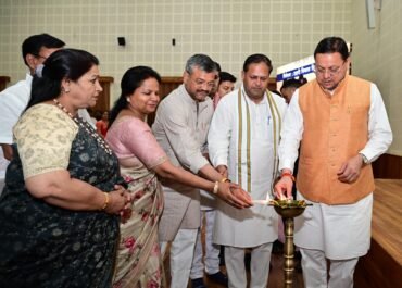 मुख्यमंत्री धामी का नगर निकायों से संवाद, महिला समूहों के लिए तीन पोर्टल लॉन्च, हाई-टेक सैलून खोलने की घोषणा।