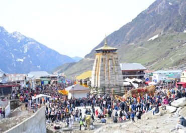 केदारनाथ में उमड़ा आस्था का सैलाब: दो दिनों में 55 हजार से अधिक श्रद्धालु पहुंचे बाबा के द्वार, धामी सरकार के यात्रा प्रबंधन की जमकर हो रही तारीफ।