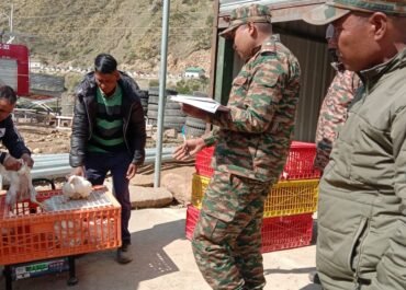 सीडीओ डॉ अभिषेक त्रिपाठी ने झंडी दिखाकर आपूर्ति वाहनों को किया रवाना