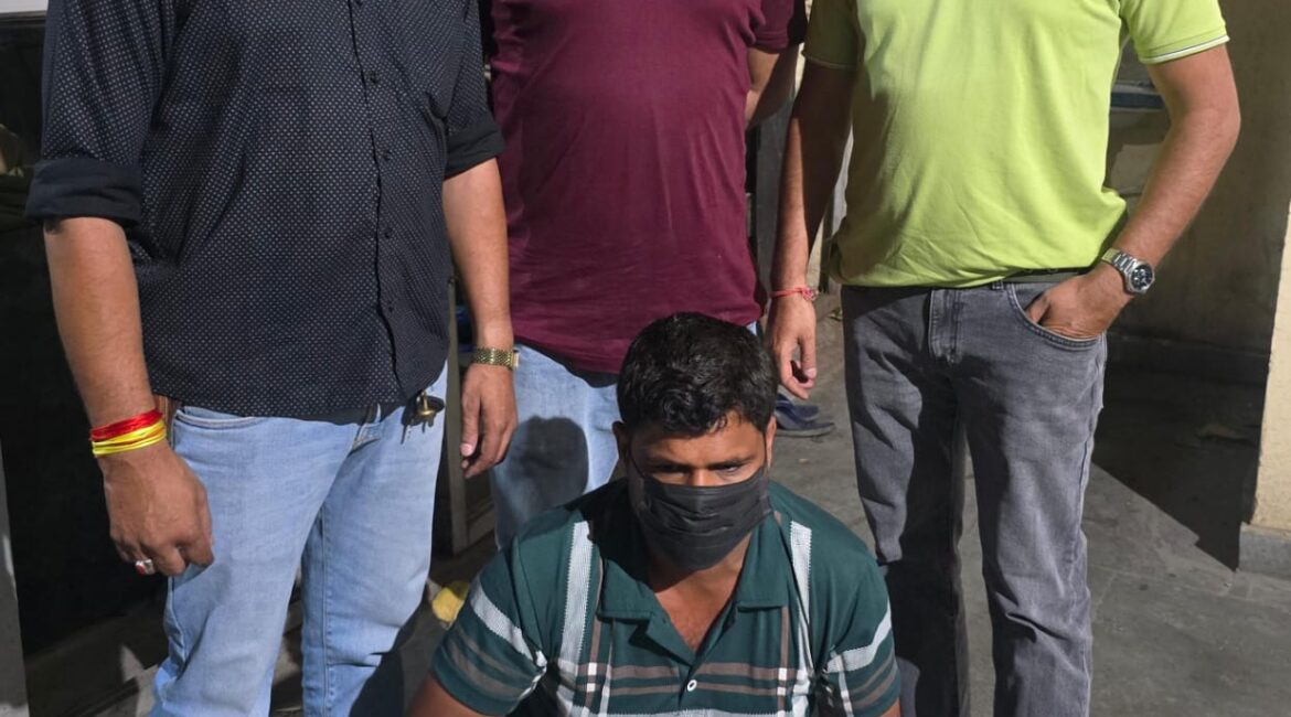 बनभूलपुरा पुलिस व एसओजी टीम की बड़ी कार्रवाई: सट्टे की खाई-बाड़ी करते हुए एक व्यक्ति गिरफ्तार।