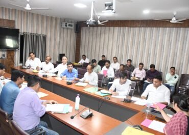 खनिज प्रभावित क्षेत्रों में शिक्षा व पेयजल को प्राथमिकता, 58 कार्यों को मिली मंजूरी, खनिज फाउंडेशन न्यास समिति की बैठक में जिलाधिकारी ने दिए प्रगति रिपोर्ट के निर्देश।