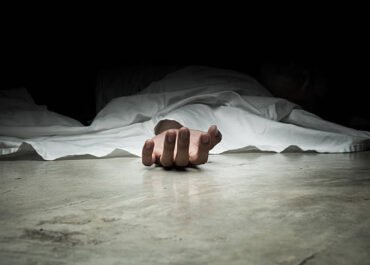 भिकियासैण में मातृहत्या: बेटे ने कुल्हाड़ी से की 71 वर्षीय मां की हत्या, अंतिम संस्कार से पहले पहुंची पुलिस
