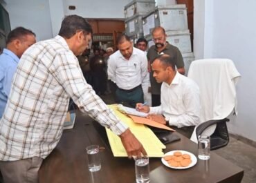 हरिद्वार को मिला नया जिलाधिकारी: मयूर दीक्षित ने 32वें डीएम के रूप में संभाला कार्यभार।