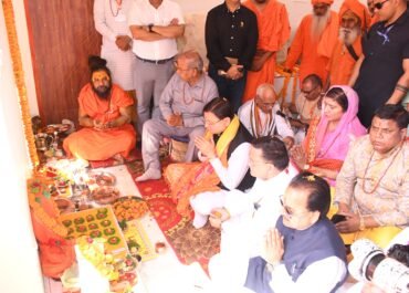 मुख्यमंत्री धामी ने कालू सिद्ध मंदिर में की पूजा-अर्चना, प्राण प्रतिष्ठा महोत्सव में हुए शामिल।