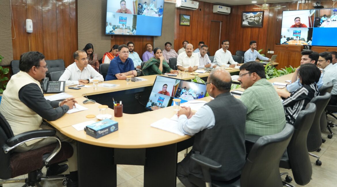 योग दिवस 2025 की तैयारियों को लेकर मुख्य सचिव ने की समीक्षा बैठक, भराड़ीसैंण और हरिद्वार में होंगे मुख्य कार्यक्रम।